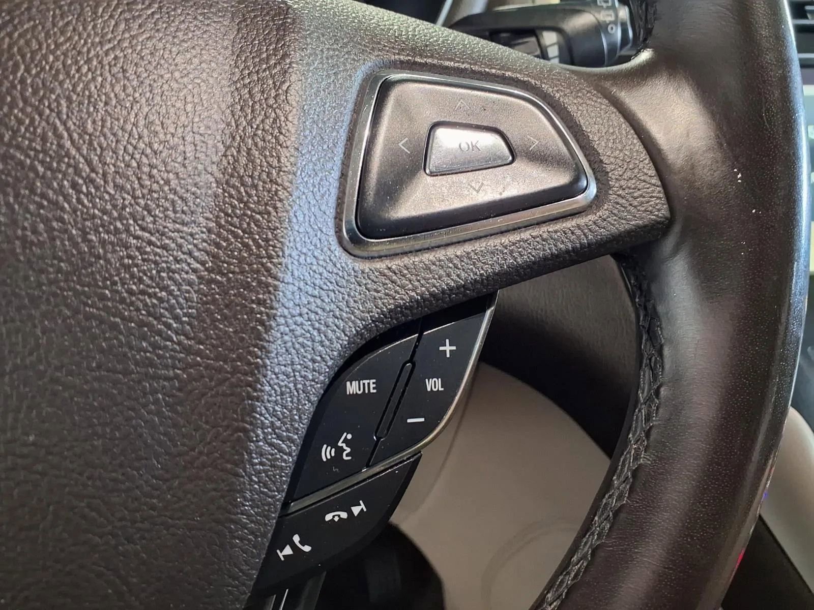 Used 2017 Lincoln MKC Select image 24