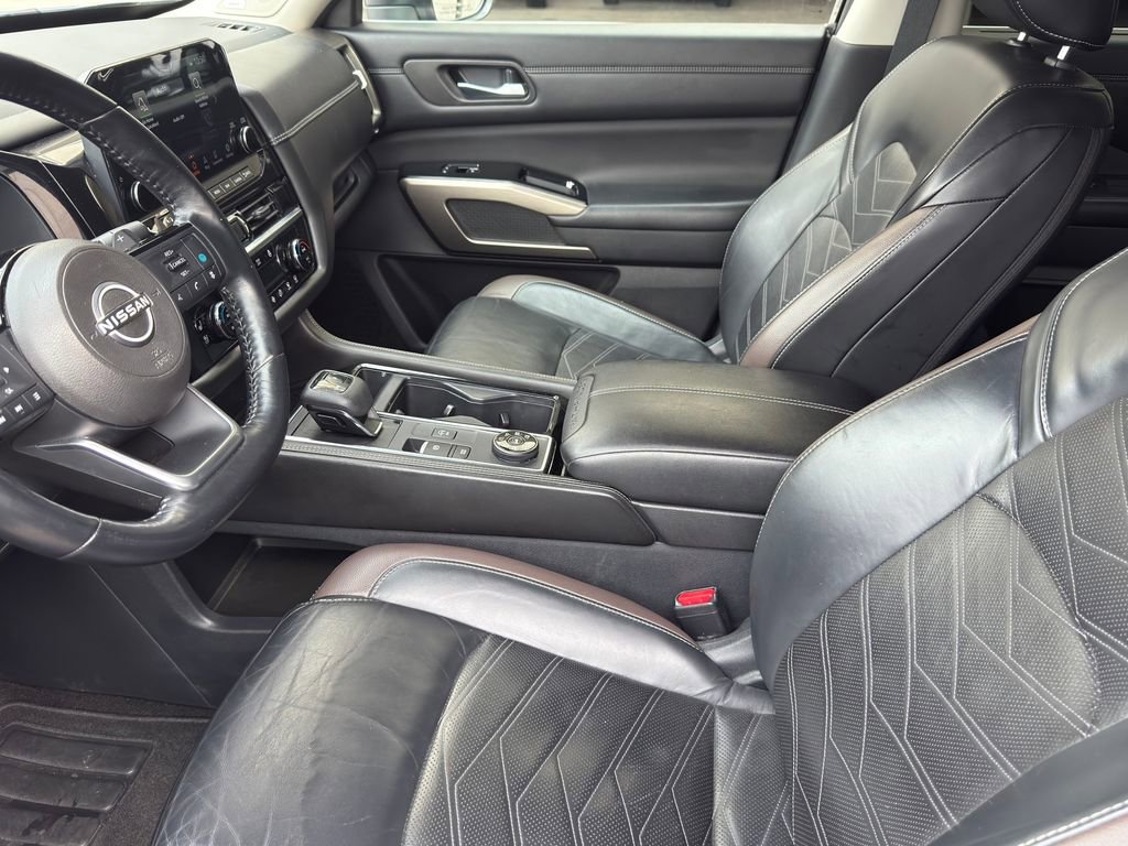 Used 2023 Nissan Pathfinder Platinum w/ Lighting Package (N92) image 14