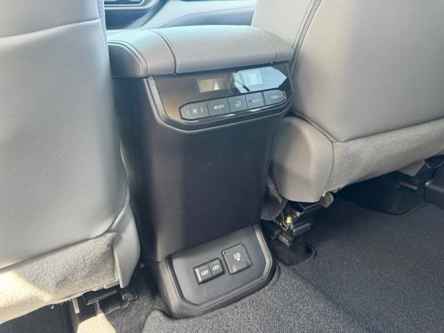 Used 2025 Toyota Highlander Limited AWD/4WD image 23