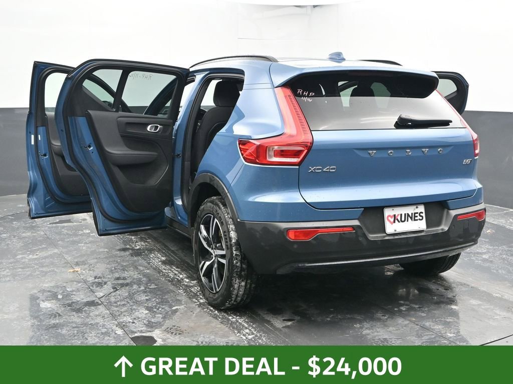 Used 2024 Volvo XC40 B5 Core image 54