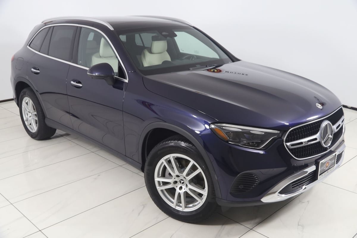 Used 2023 Mercedes-Benz GLC 300 4MATIC w/ Pinnacle Trim Package image 19