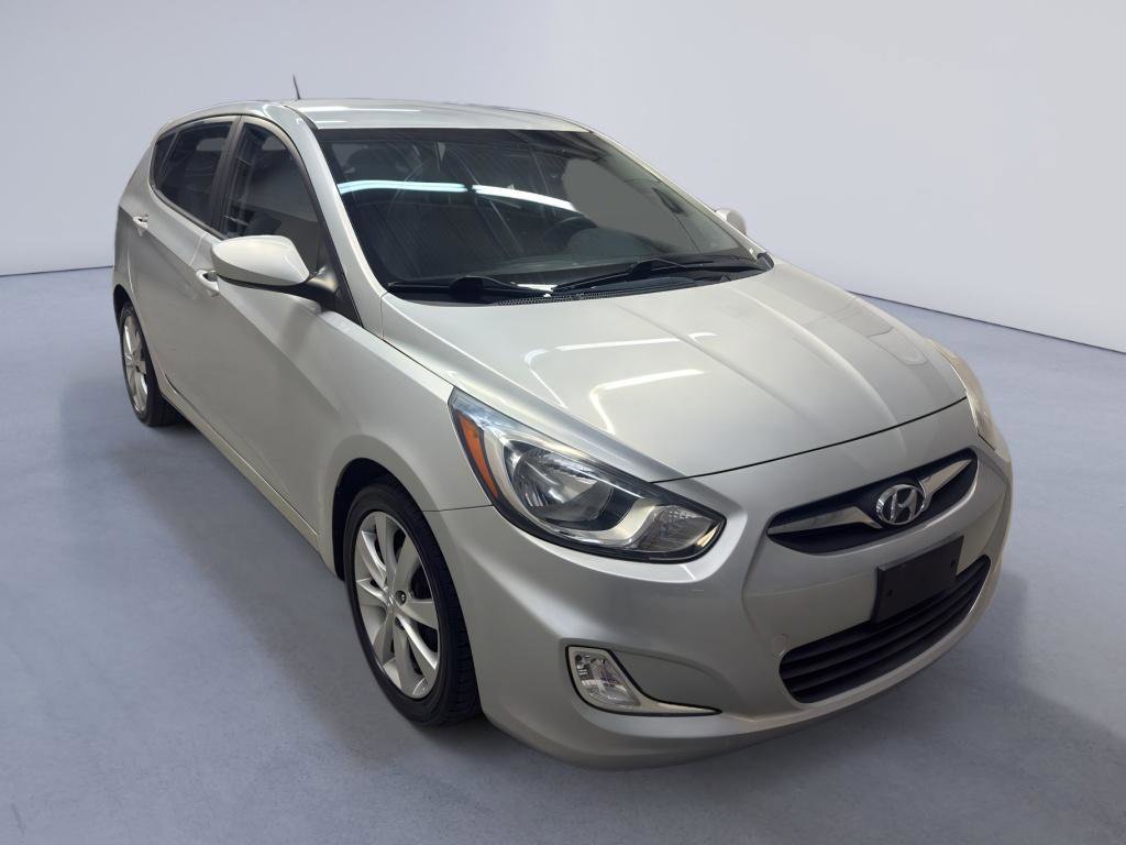 Used 2012 Hyundai Accent SE image 1