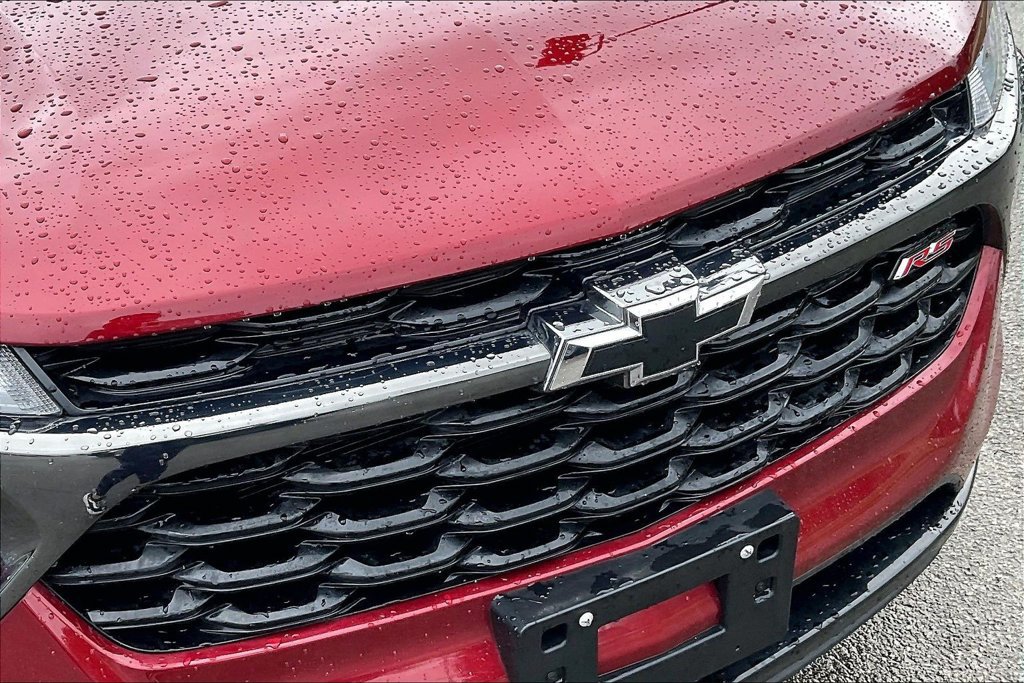 Used 2024 Chevrolet Trax RS w/ Sunroof Package FWD image 29