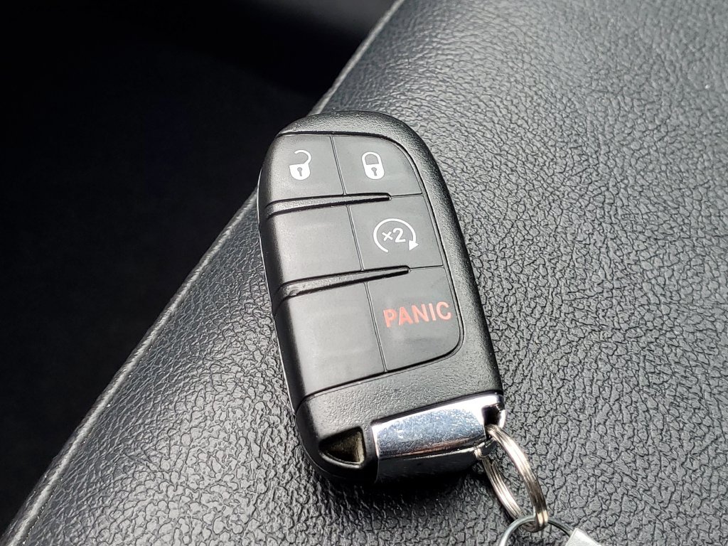 Used 2018 Jeep Compass Limited w/ Navigation Group AWD/4WD image 31