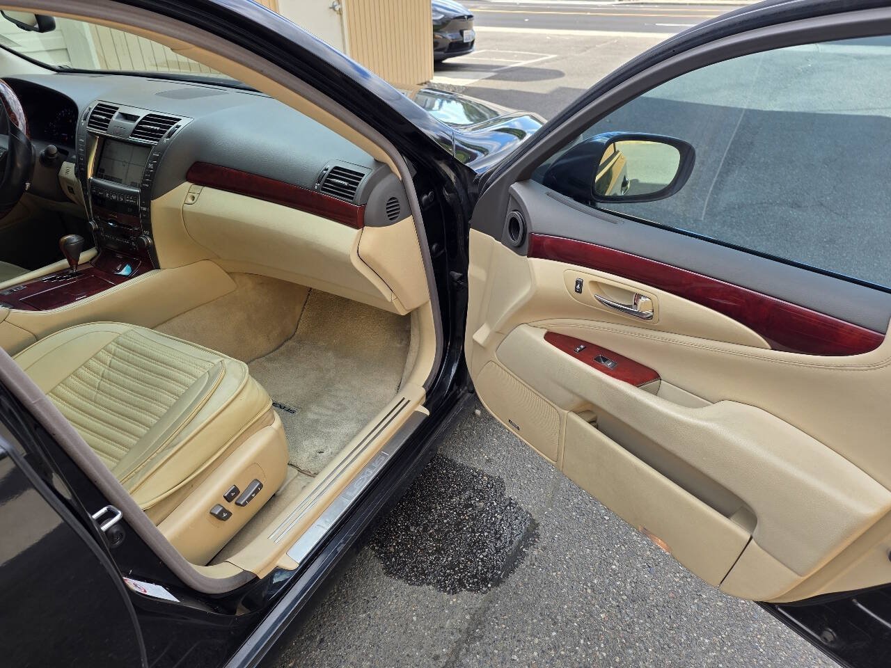 Used 2008 Lexus LS 460 w/ Comfort Pkg RWD image 21