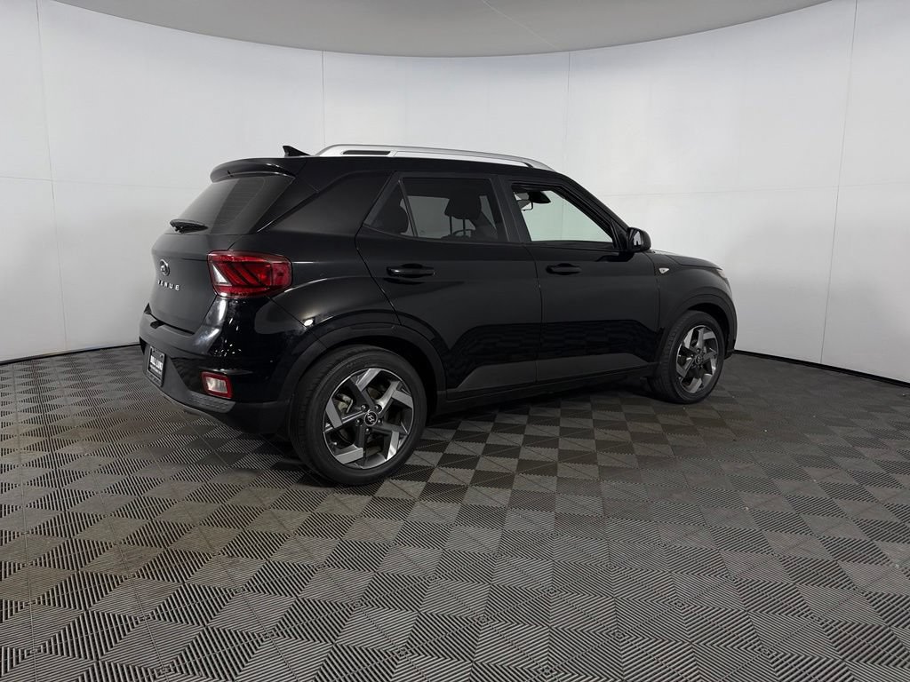 Used 2022 Hyundai Venue SEL FWD image 8