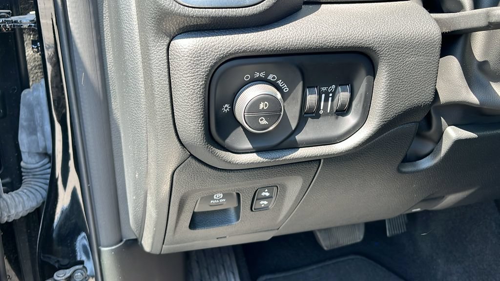 Used 2025 RAM 1500 Laramie w/ Sport Appearance Package AWD/4WD image 11