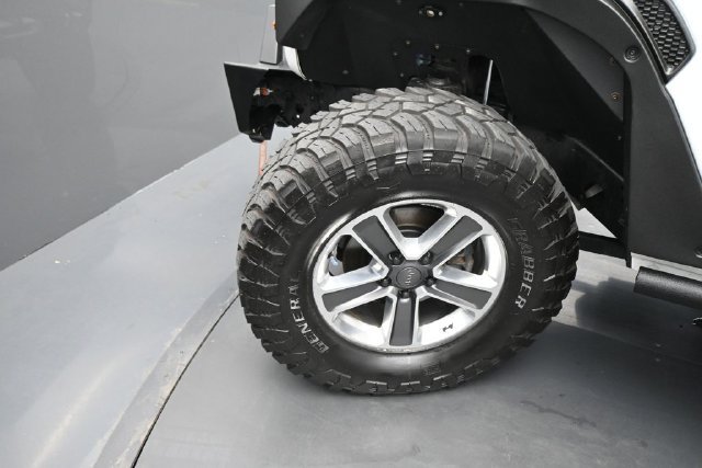 Used 2018 Jeep Wrangler Unlimited Sahara AWD/4WD image 26
