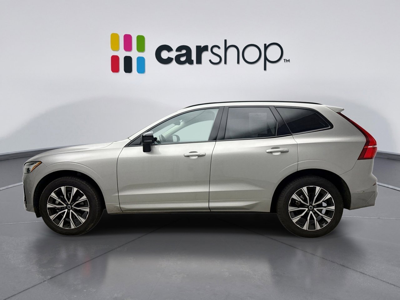 Used 2025 Volvo XC60 B5 Plus image 2