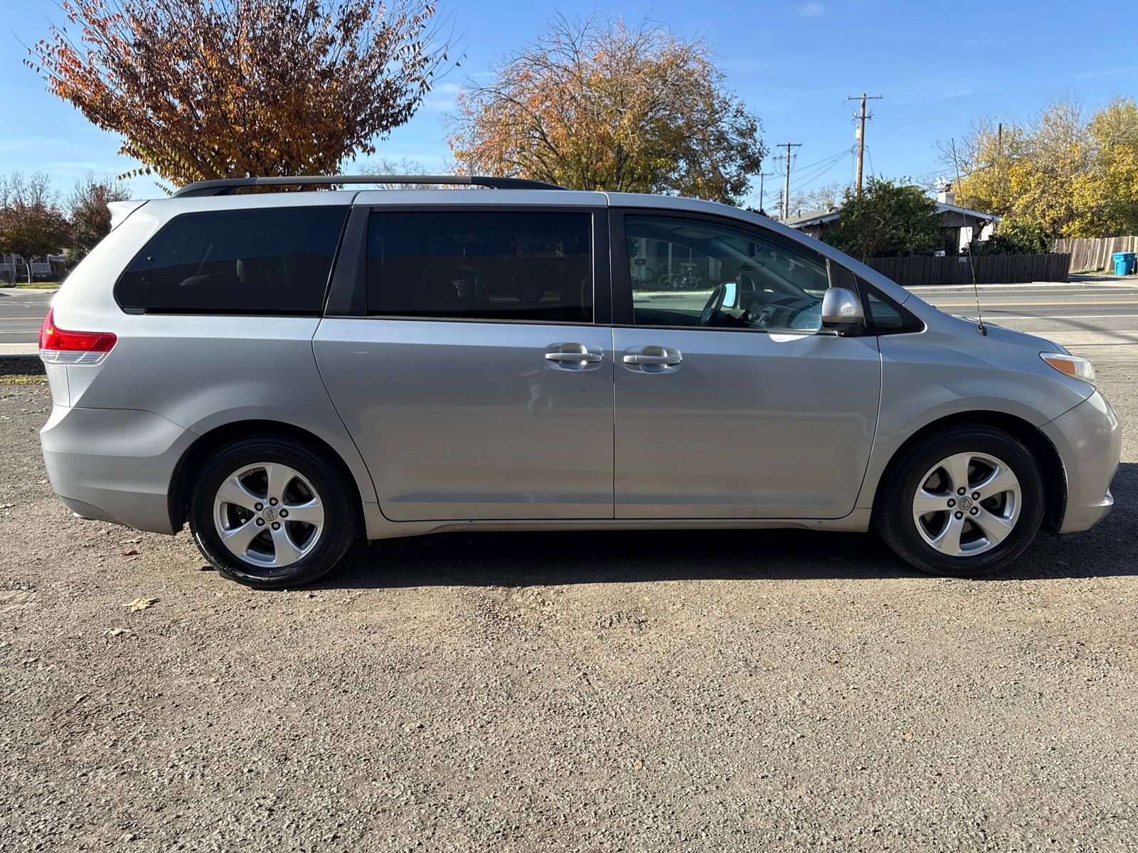 Used 2014 Toyota Sienna LE image 6