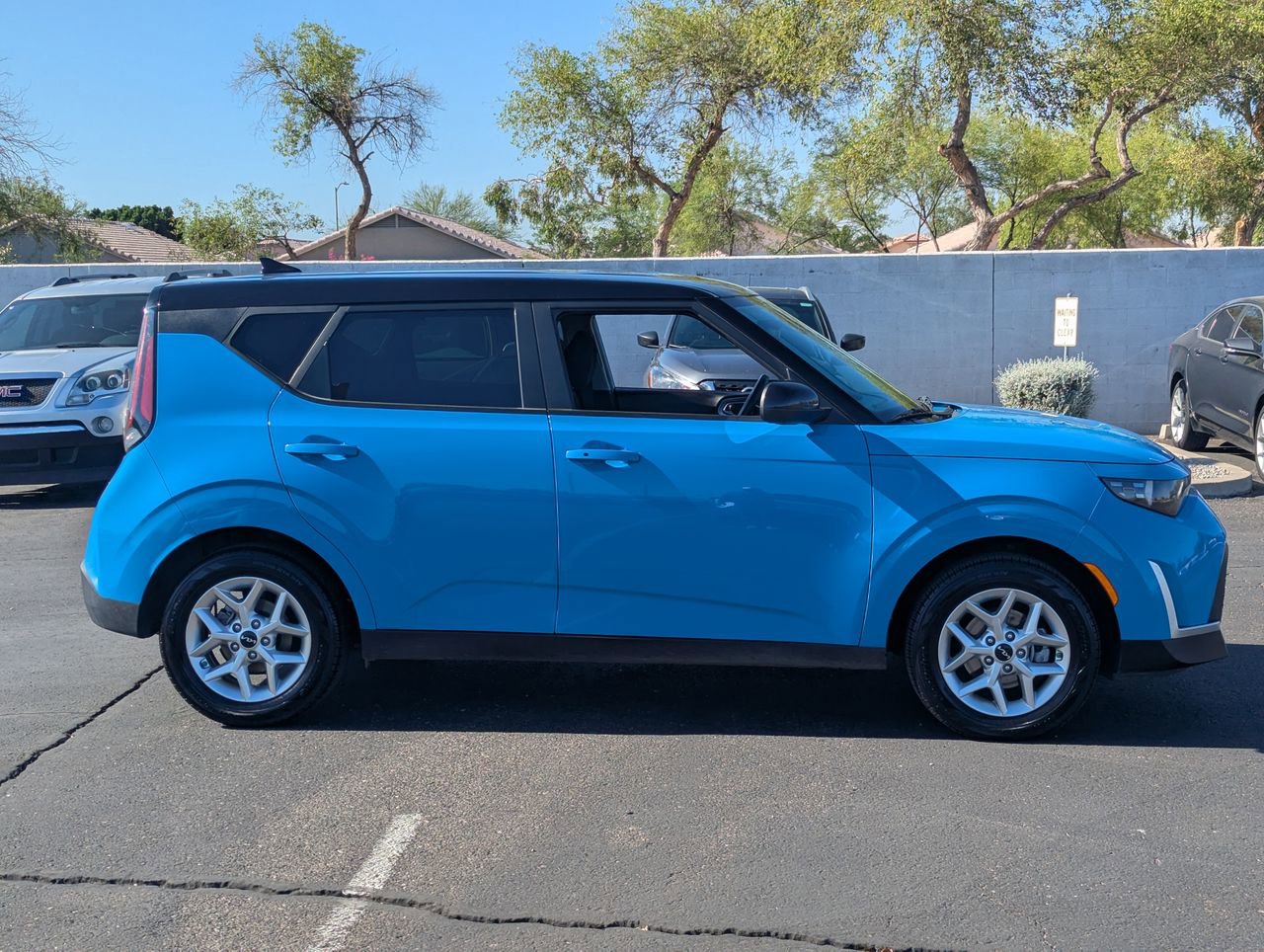 Used 2023 Kia Soul S FWD image 7