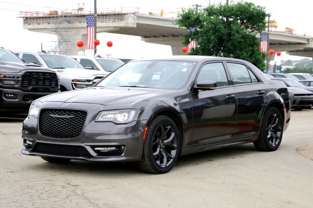 Used 2023 Chrysler 300 Touring L w/ Comfort Group RWD image 7