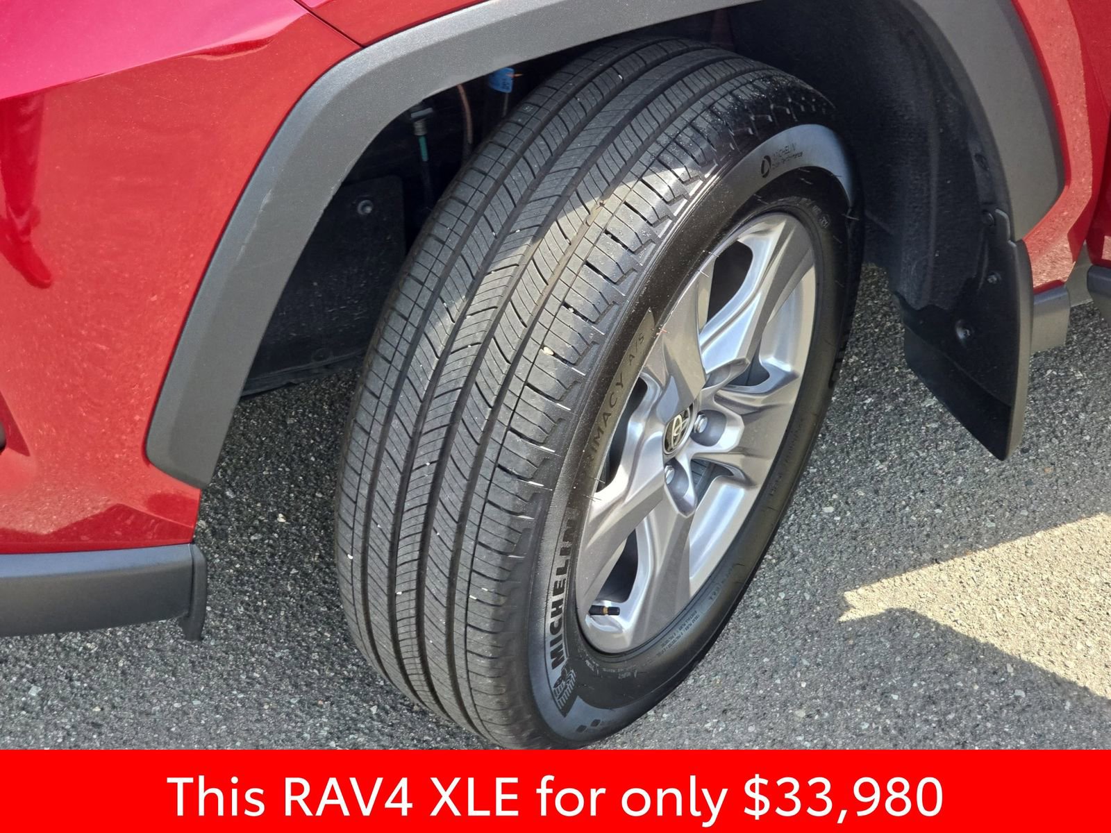 Used 2025 Toyota RAV4 XLE FWD image 37