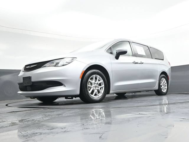 Used 2023 Chrysler Voyager LX FWD image 38