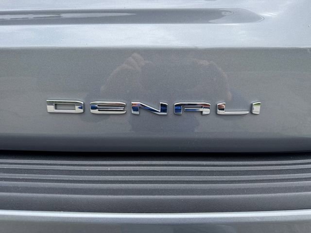 Used 2024 GMC Yukon Denali w/ Denali Reserve Package image 9