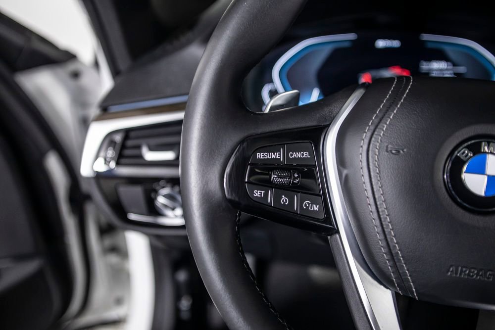 Used 2021 BMW 530e w/ Convenience Package image 36