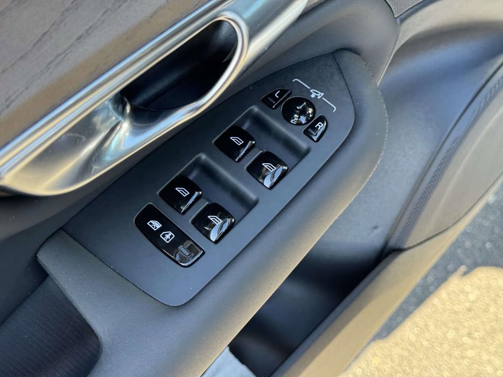 Certified 2026 Volvo XC90 T8 Plus w/ Protection Package Premier image 15