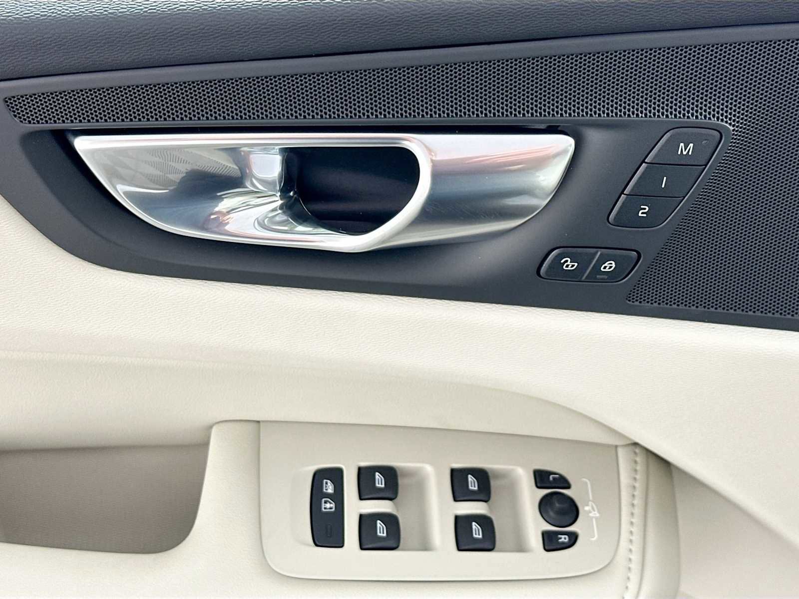 Certified 2025 Volvo XC60 T8 Plus w/ Protection Package Premier image 14