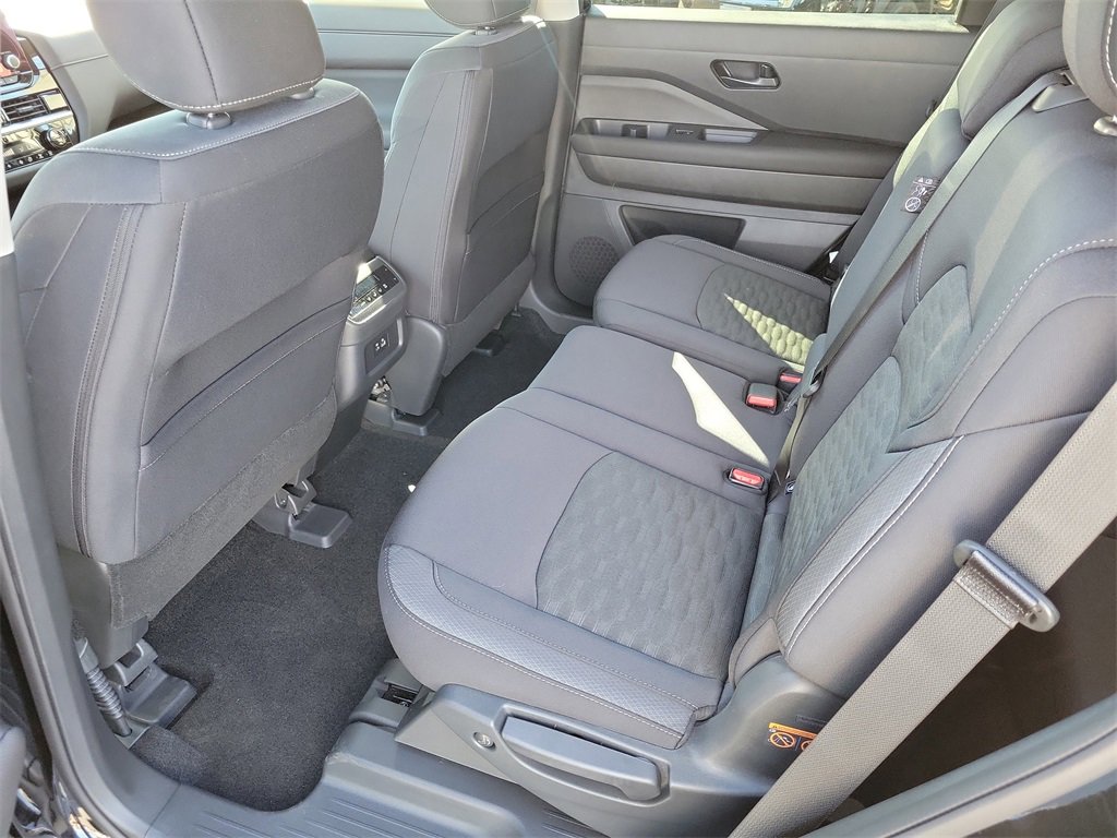 New 2025 Nissan Pathfinder SV image 12