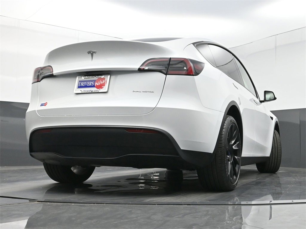 Used 2023 Tesla Model Y Long Range image 27