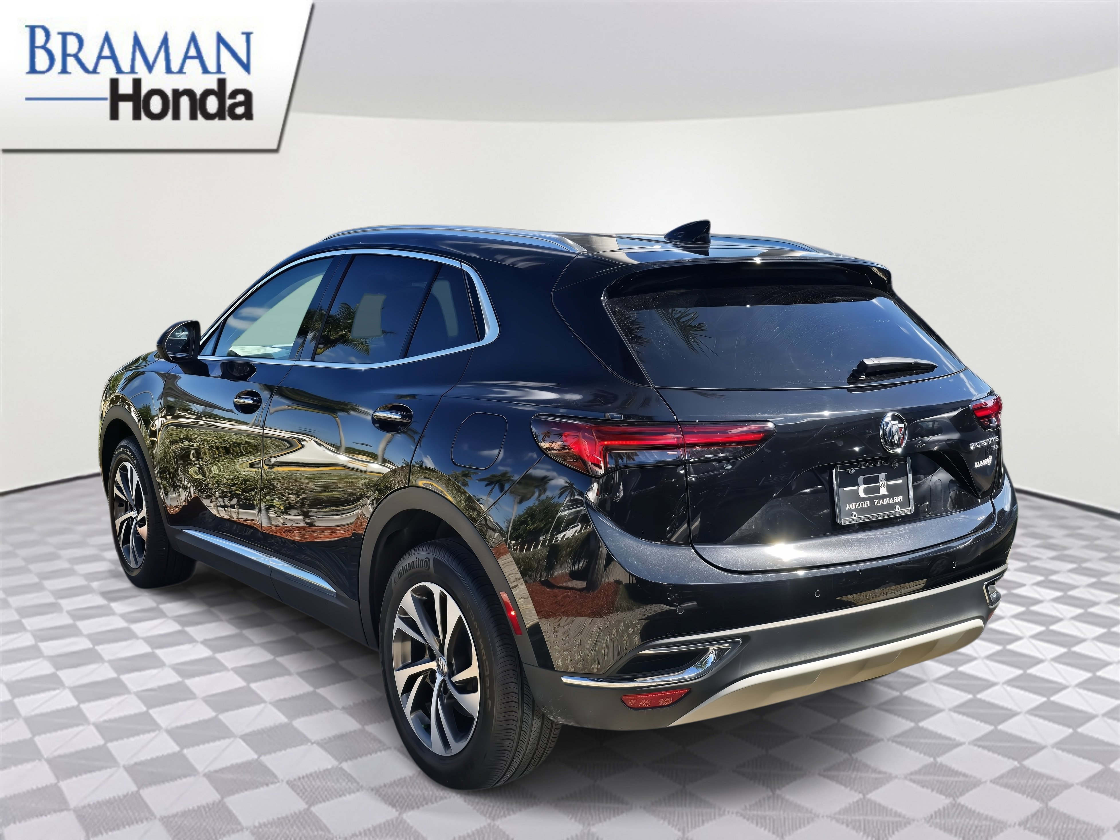 Used 2023 Buick Envision Essence image 4