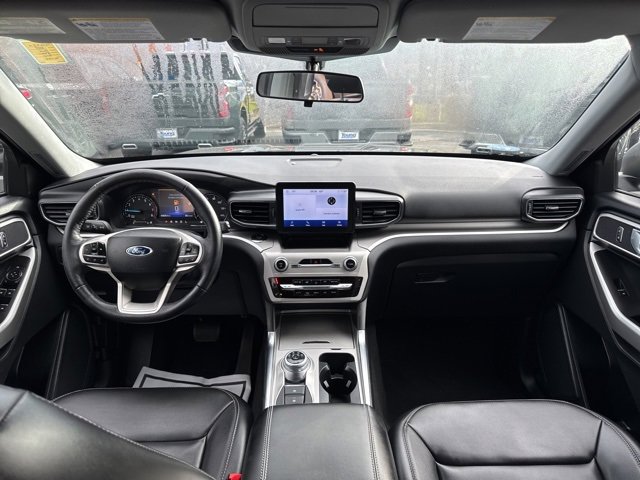 Used 2022 Ford Explorer XLT w/ Equipment Group 202A image 13