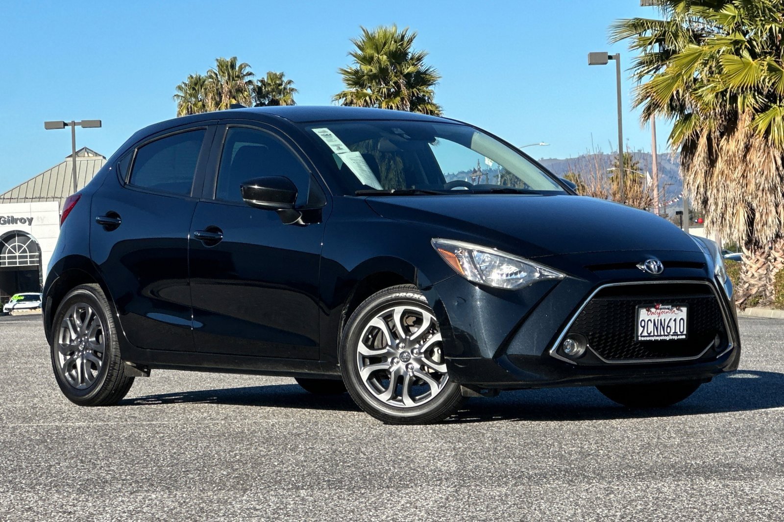 Used 2020 Toyota Yaris LE image 2