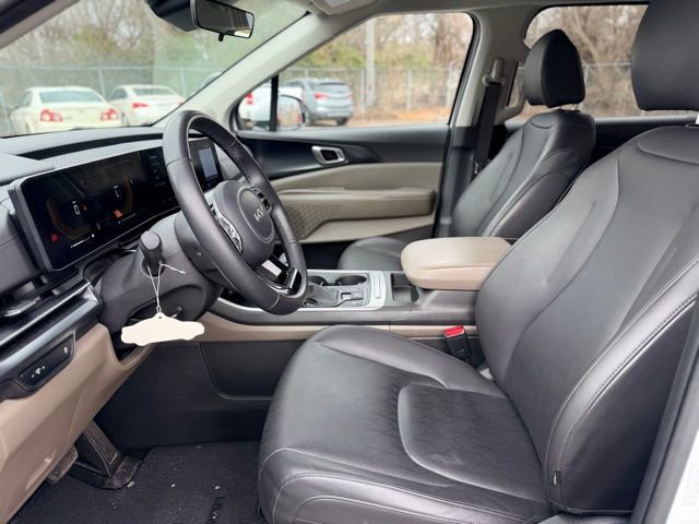 Used 2025 Kia Carnival image 7