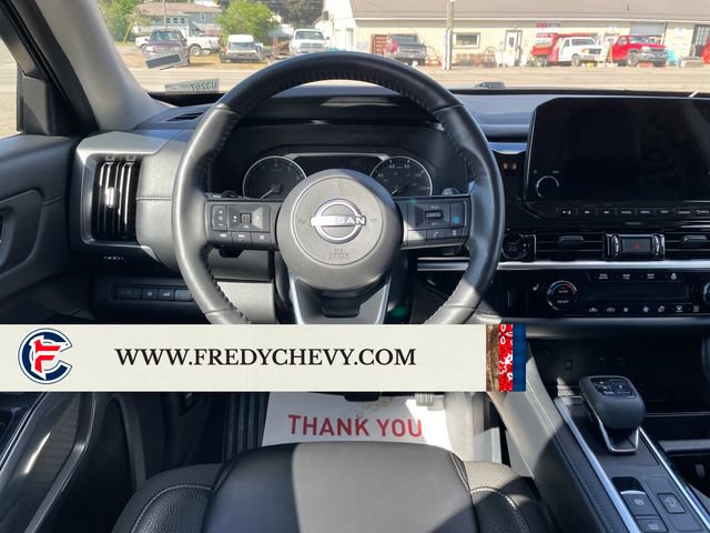 Used 2025 Nissan Pathfinder SL AWD/4WD image 13