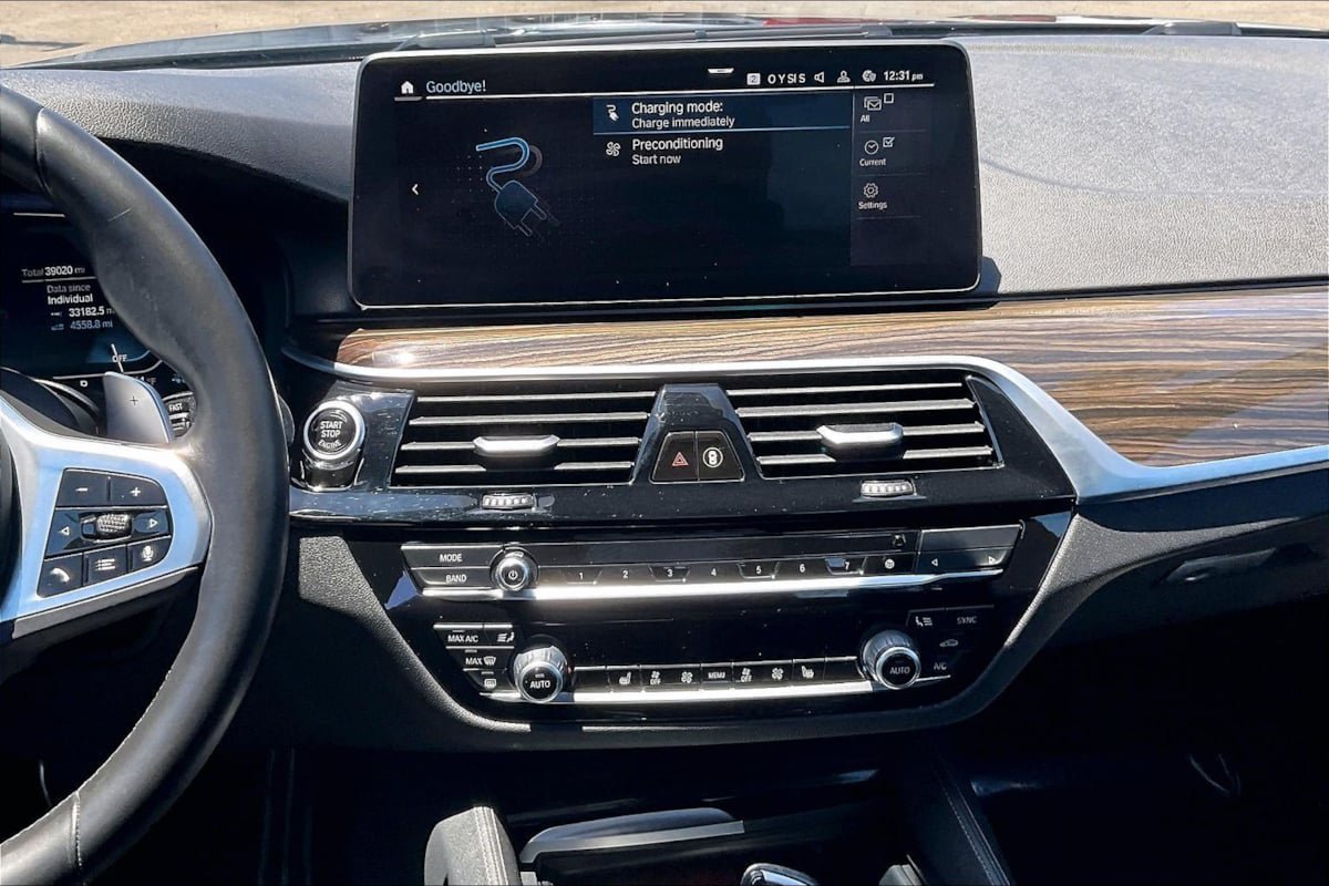 Used 2023 BMW 530e w/ M Sport Package RWD image 6