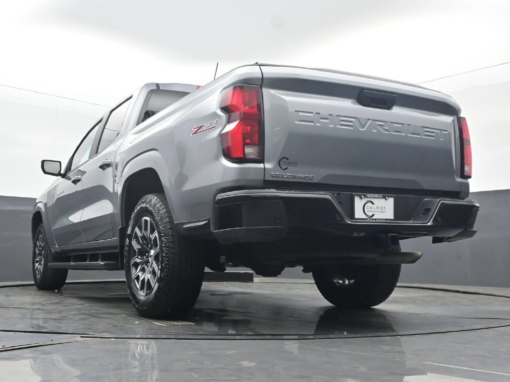 Used 2025 Chevrolet Colorado Z71 w/ Technology Package AWD/4WD image 52