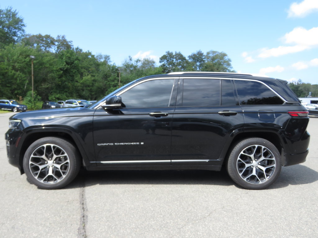 Used 2023 Jeep Grand Cherokee Summit AWD/4WD image 8