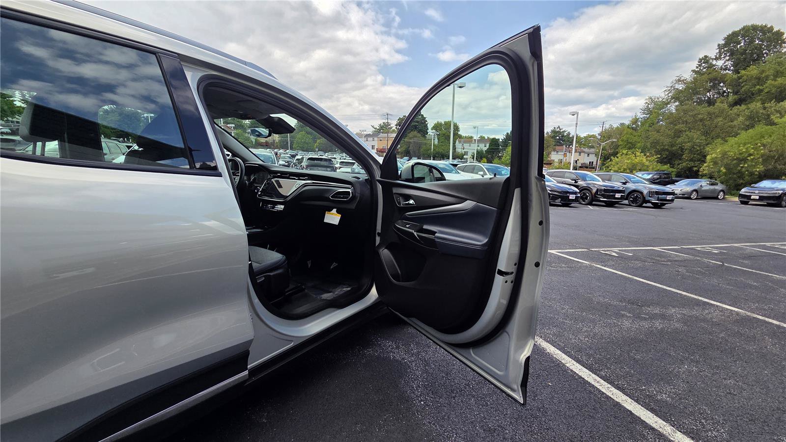 Used 2023 Chevrolet Bolt EUV Premier FWD image 29