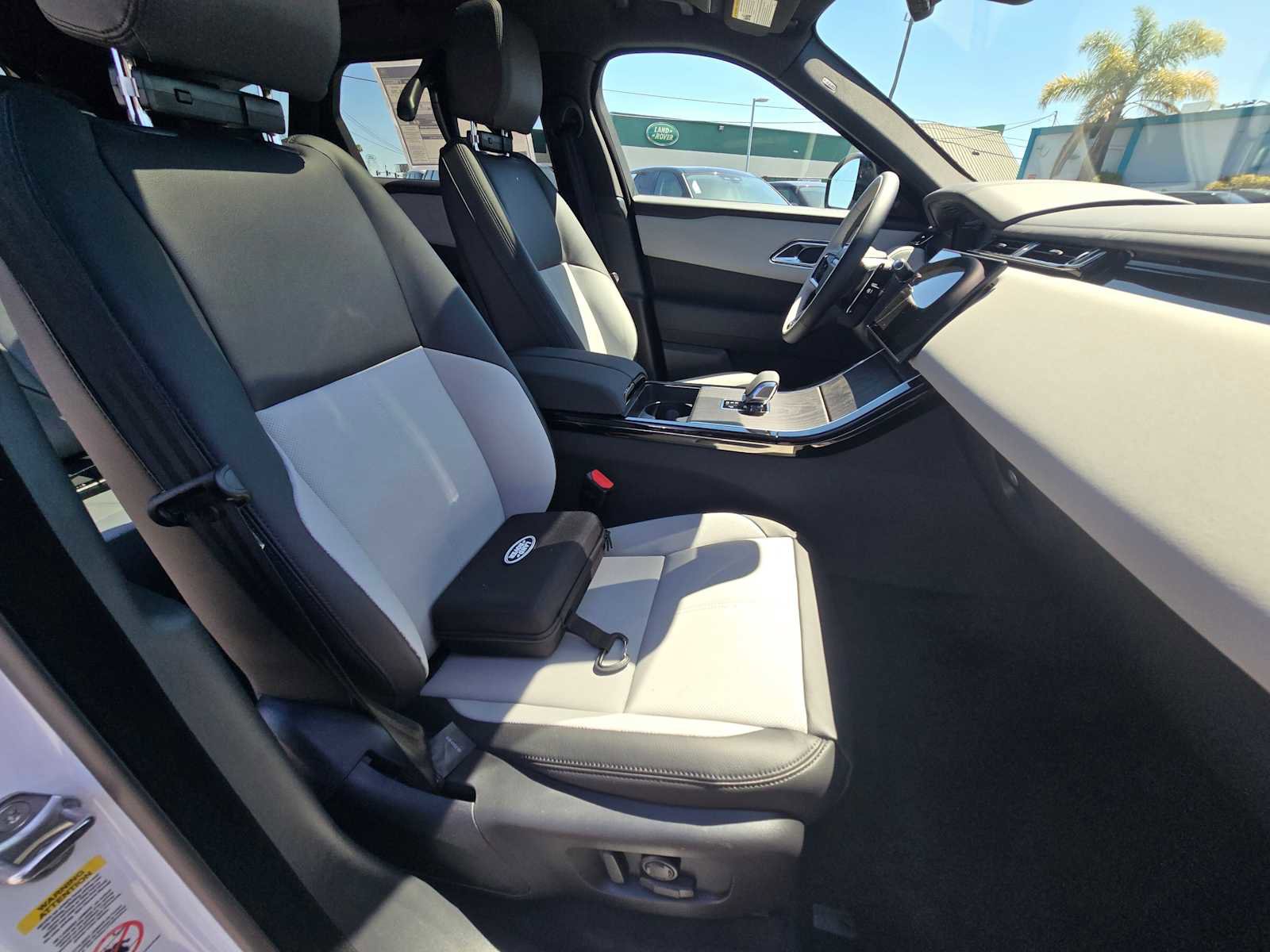 New 2026 Land Rover Range Rover Velar Dynamic SE image 10