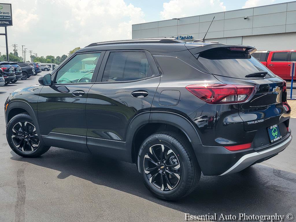 Certified 2023 Chevrolet TrailBlazer LT w/ Convenience Package FWD image 9