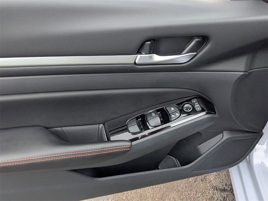 Used 2025 Nissan Altima 2.5 SR image 14