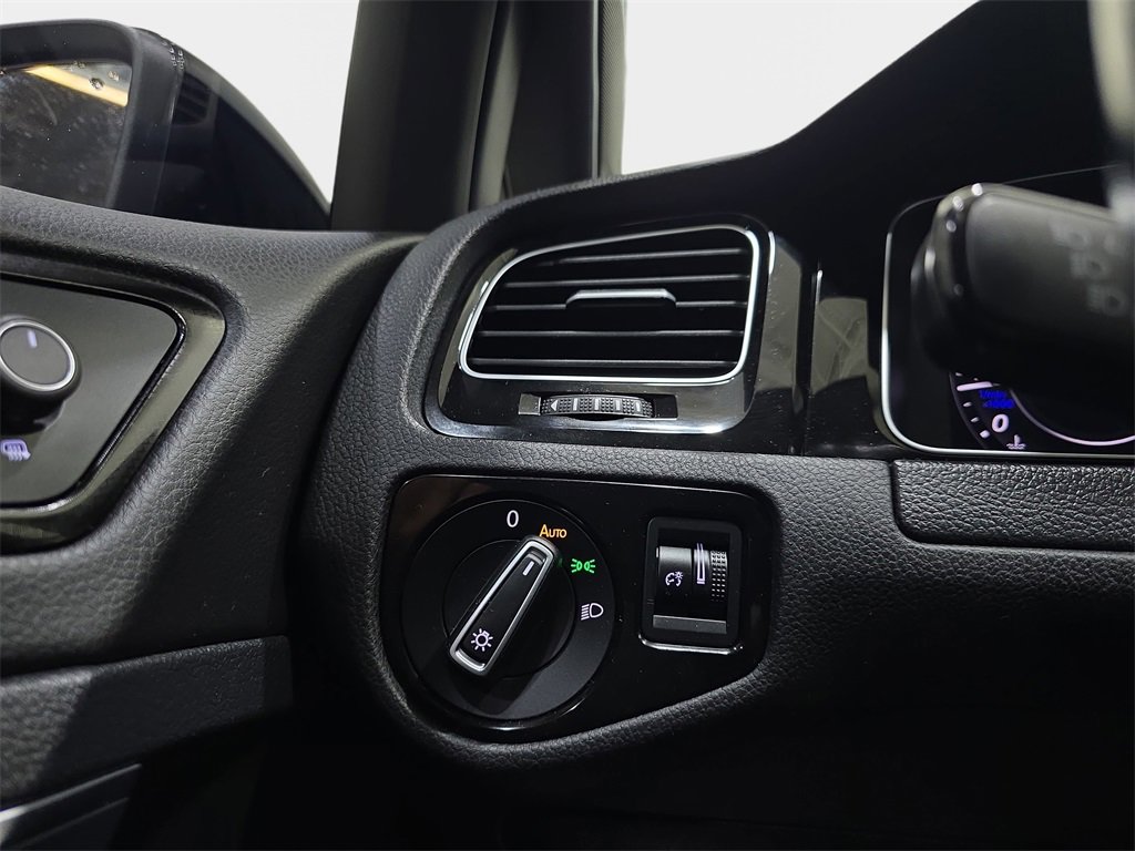 Used 2019 Volkswagen Golf R 4-Door image 27