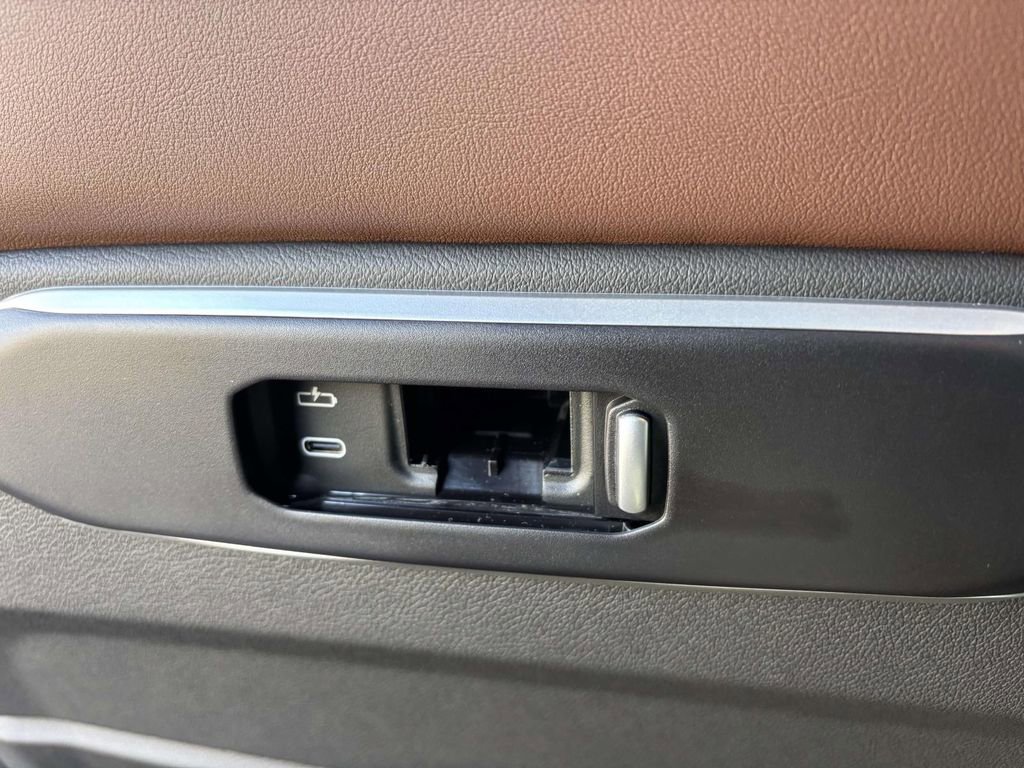 New 2026 BMW X6 xDrive40i w/ Climate Comfort Package image 34