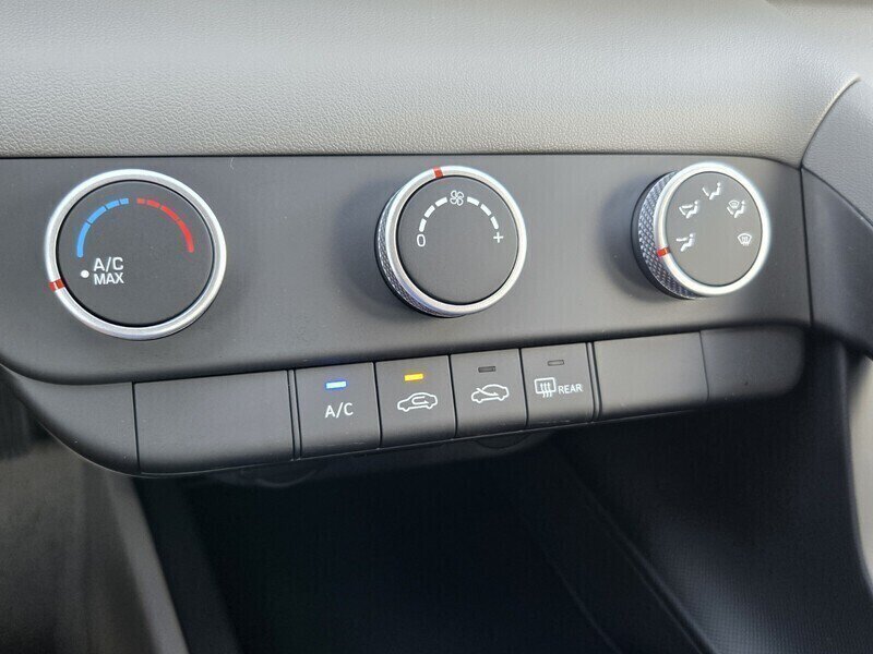 New 2026 Hyundai Elantra SE FWD image 8