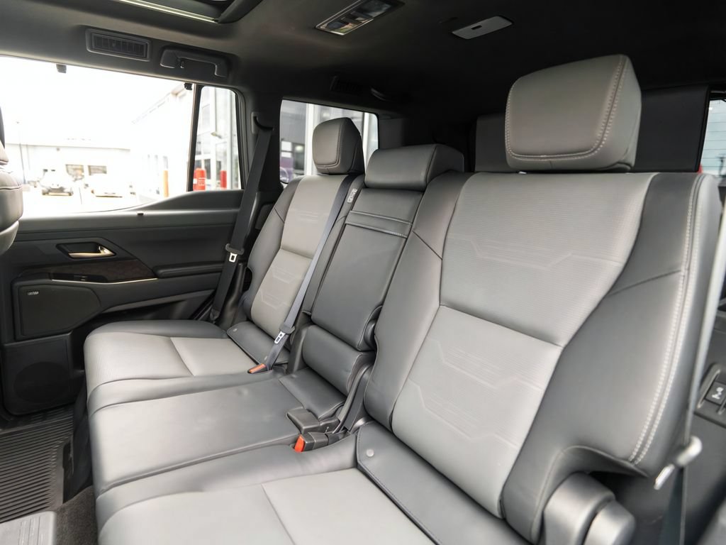 Used 2024 Lexus GX 550 w/ Cold Area Package AWD/4WD image 36