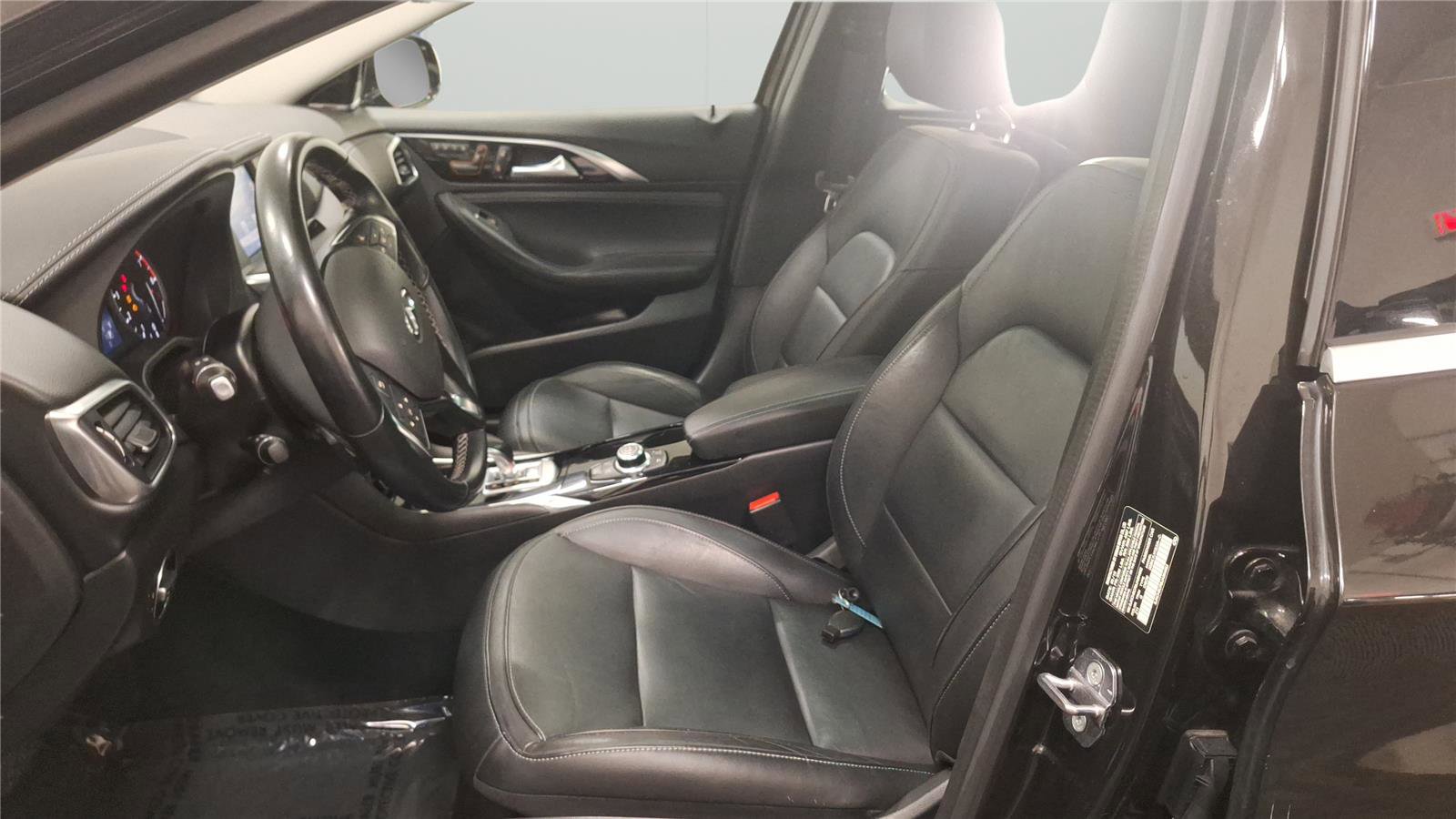 Used 2018 INFINITI QX30 AWD w/ Cargo Package image 10