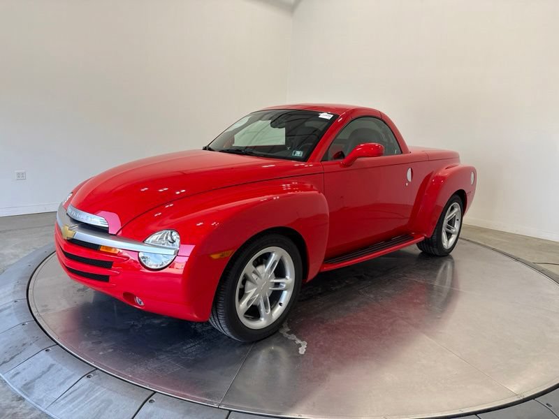 Used 2004 Chevrolet SSR w/ Preferred Equipment Group RWD image 3
