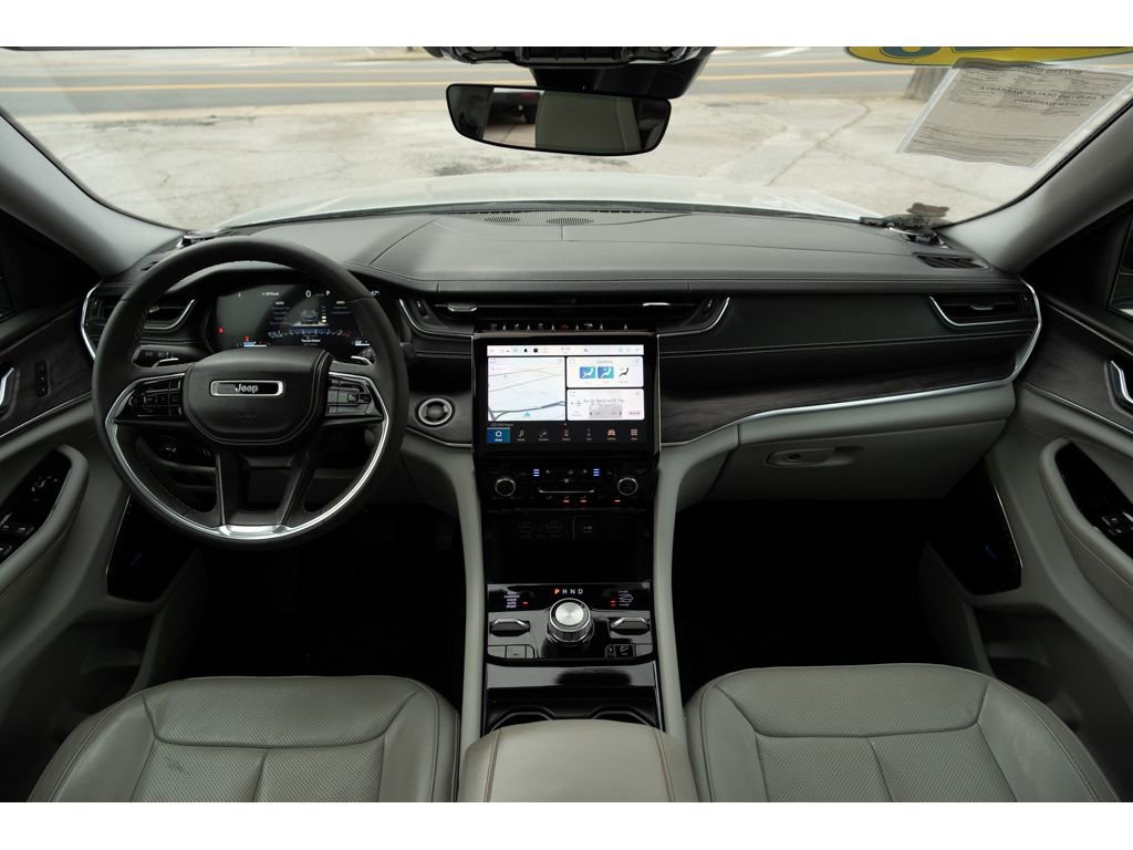 Used 2023 Jeep Grand Cherokee Overland image 32