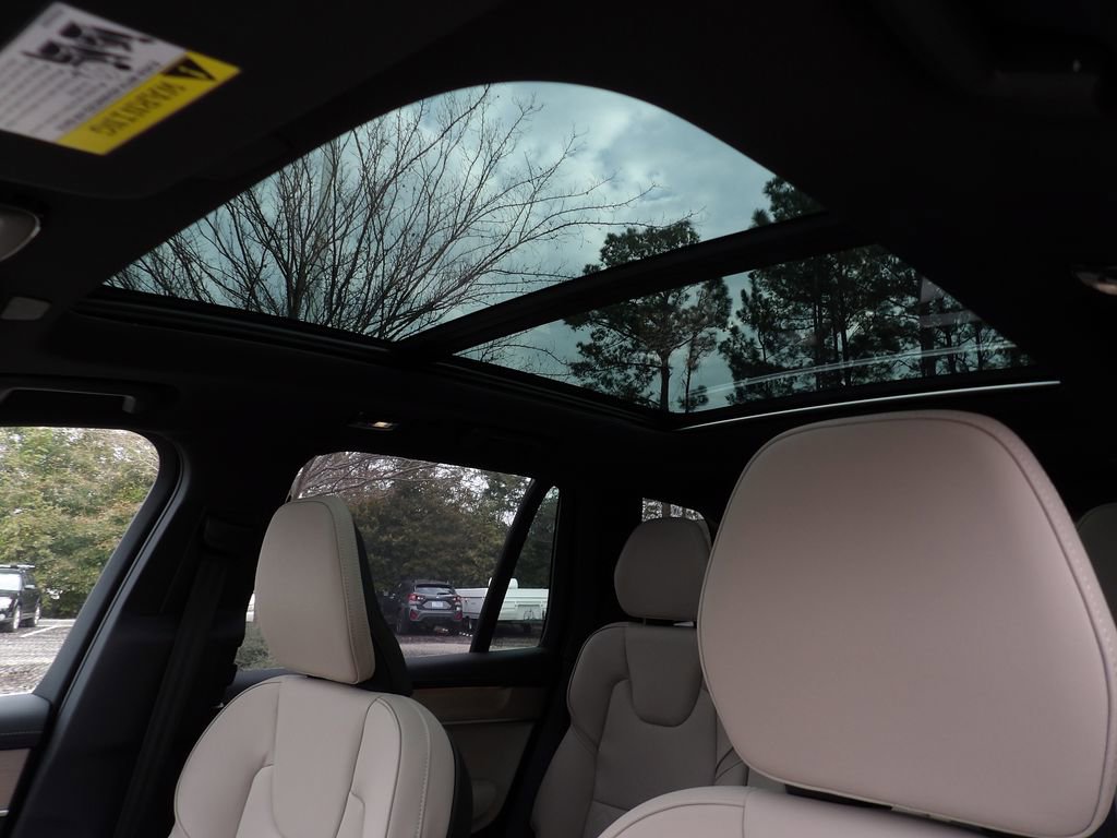 New 2026 Volvo XC90 B6 Plus w/ Protection Package Premier AWD/4WD image 17