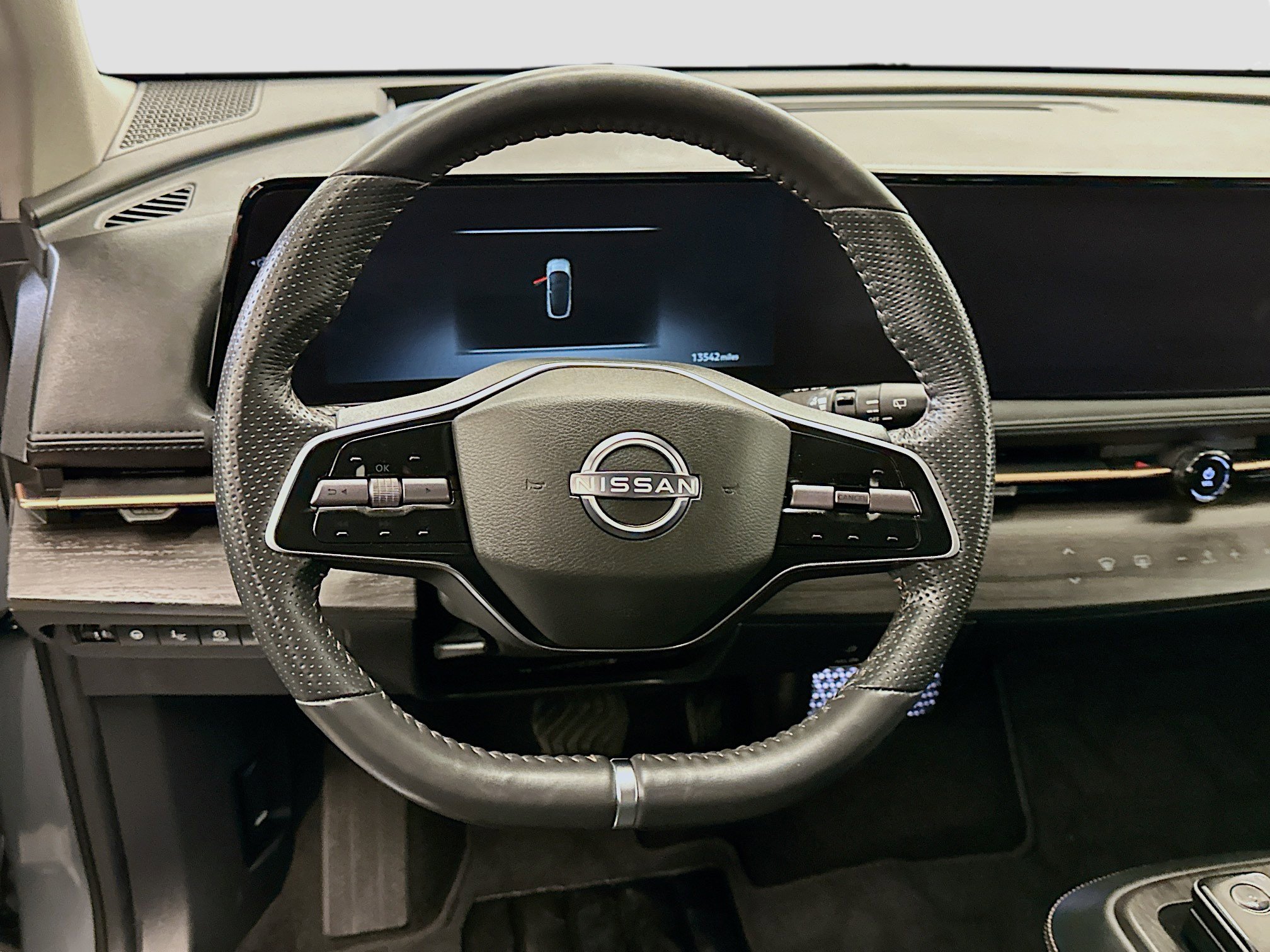 Used 2024 Nissan Ariya AWD image 18