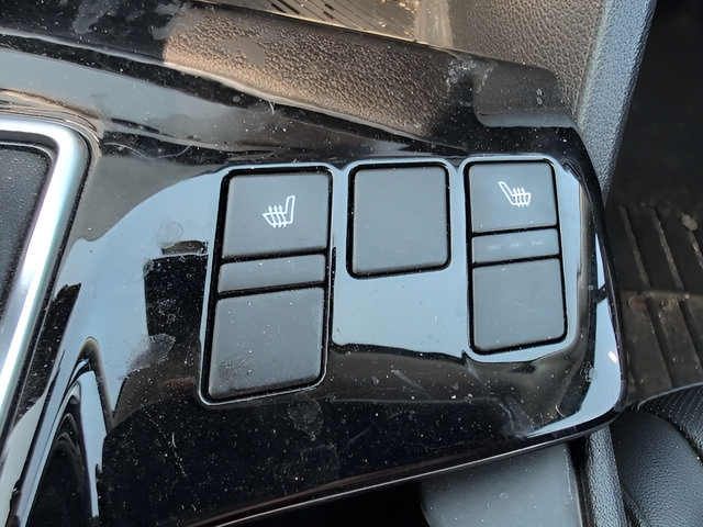Used 2025 Kia Sportage EX w/ Premium Package FWD image 20