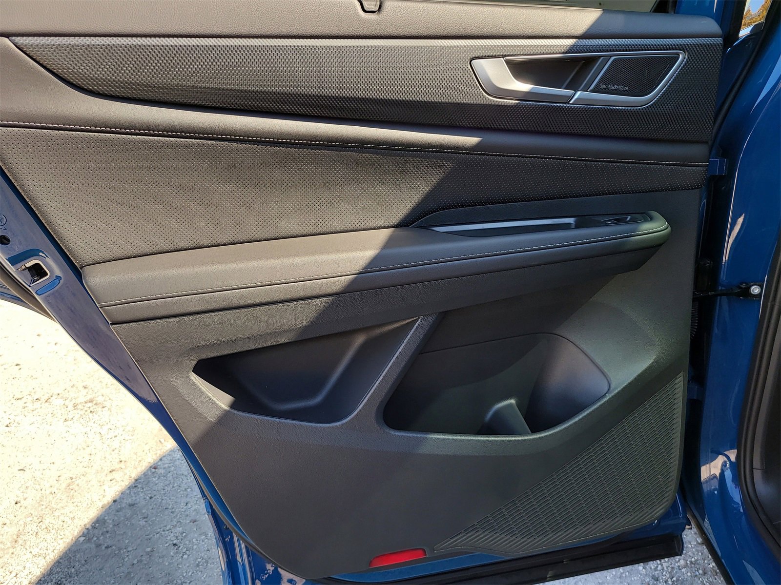 Used 2025 Volkswagen Atlas Cross Sport SEL Premium R-Line image 11