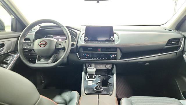 Used 2025 Nissan Rogue SV image 29