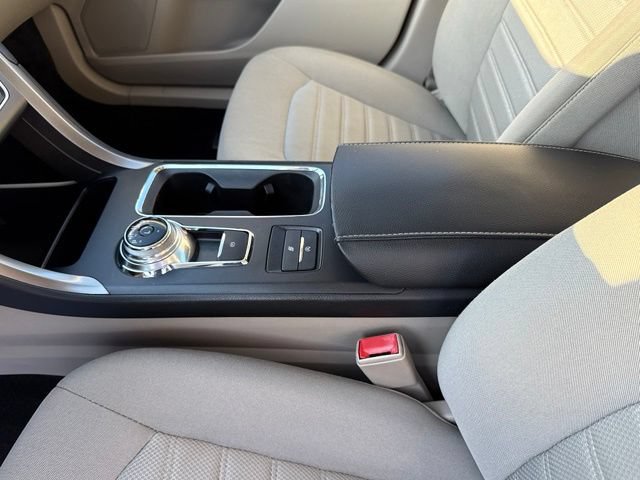 Used 2020 Ford Fusion SE FWD image 22
