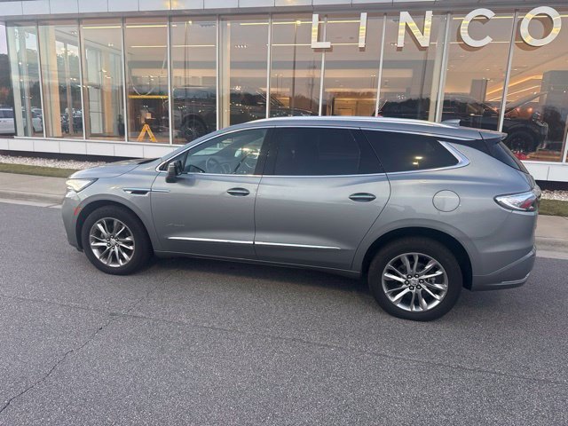 Used 2024 Buick Enclave Avenir AWD/4WD image 9